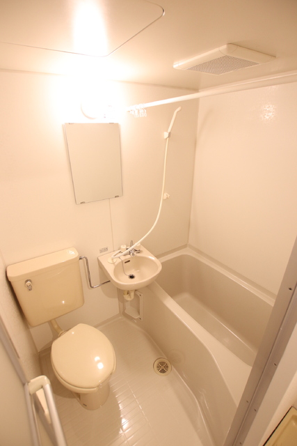 バス・シャワールーム　トイレ同室