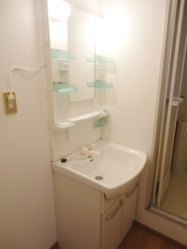 洗面設備　独立洗面化粧台付き