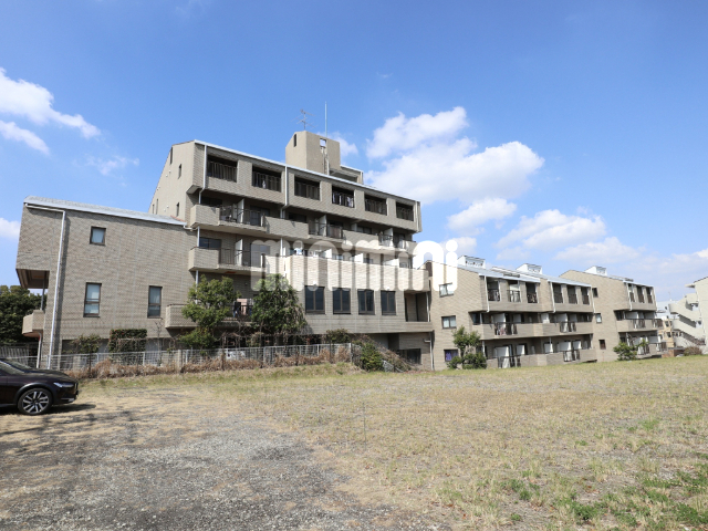 建物外観　高台にあるマンションです