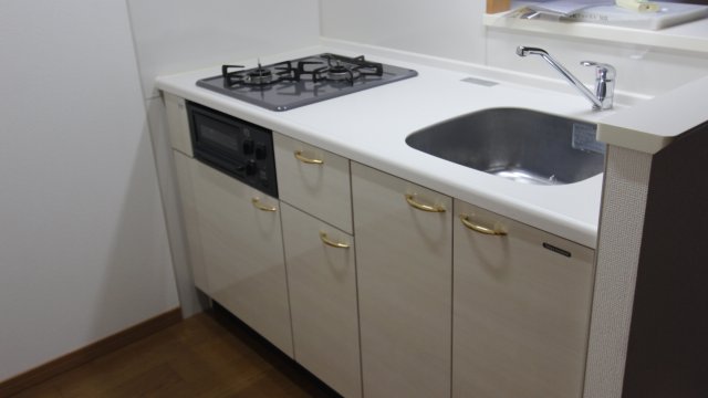 キッチン　同物件、別号室のものです。