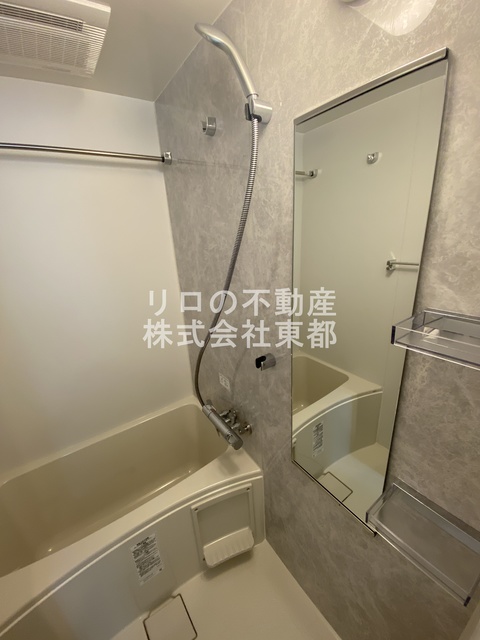 バス・シャワールーム　足が伸ばせる広々バスタブでリラックス♪