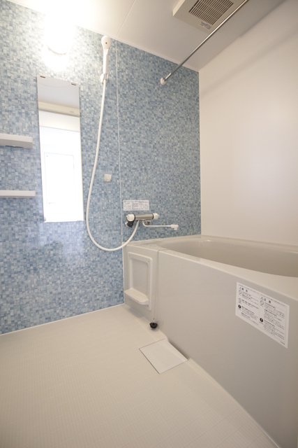 バス・シャワールーム　浴室乾燥機付きのお風呂＾＾