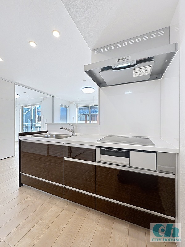 キッチン　IHコンロでお手入れらくらくのシステムキッチン！