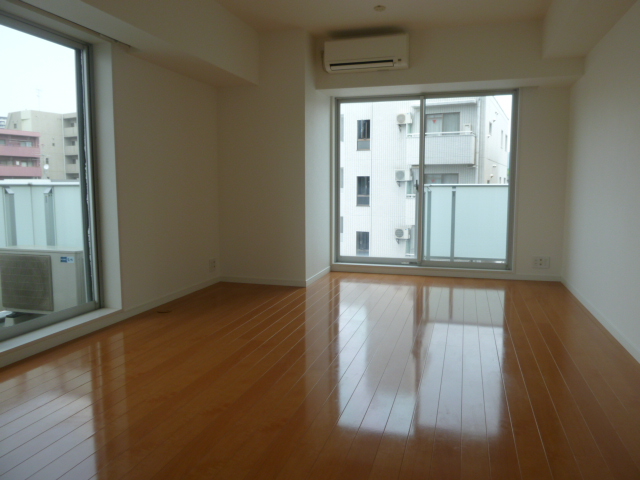 居室・リビング　内観※別部屋参考写真