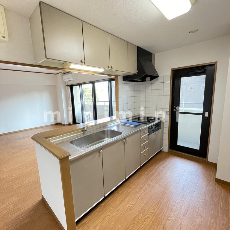 キッチン　※写真は他号室を含む為現状優先とさせて頂きます