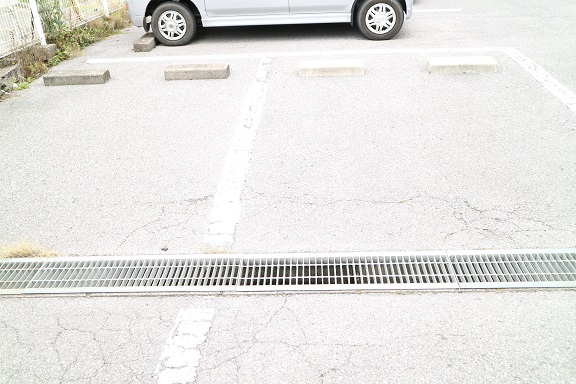 駐車場　平置き駐車場で駐車も楽々♪