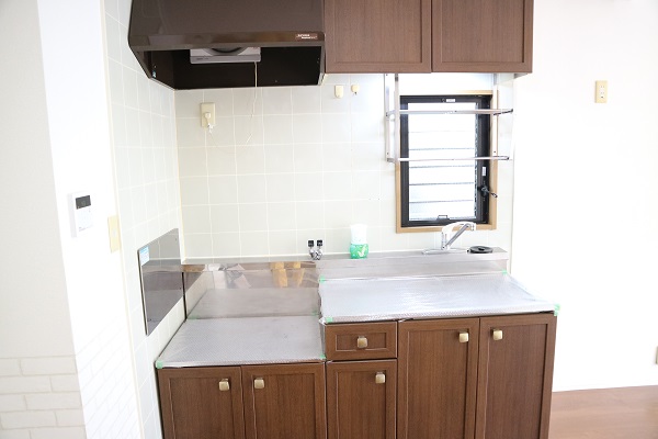 キッチン　窓もあり明るく換気もバッチリ♪