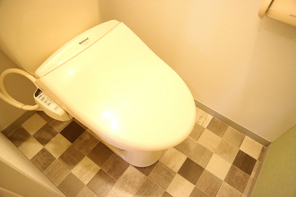トイレ　温水洗浄便座完備しています。