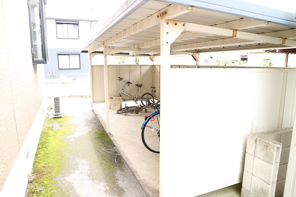 その他共有部分　駐輪場も完備で自転車も安心