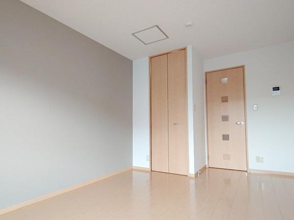 居室・リビング　広々洋室！