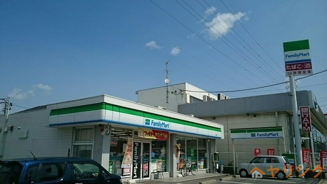コンビニ　ファミリーマート（コンビニ）まで600m