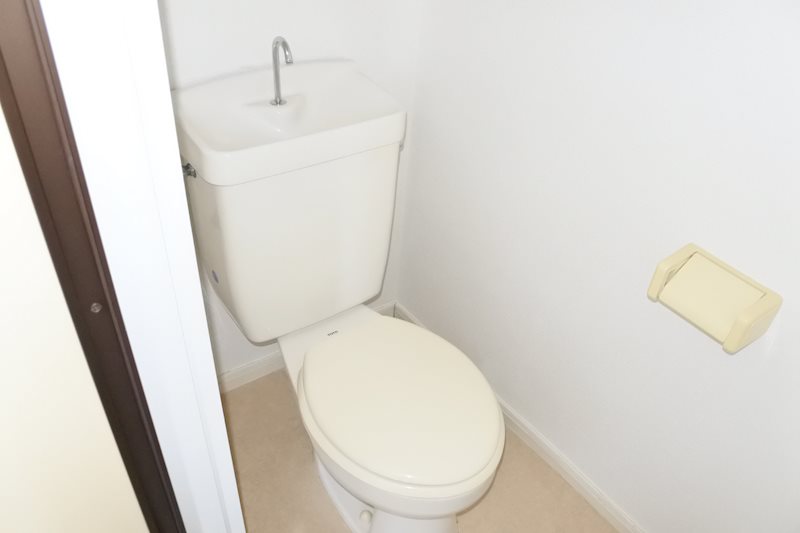 トイレ　温水洗浄便座に交換予定です！