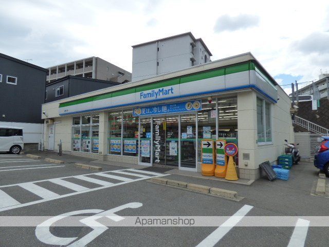 コンビニ　ファミリーマート（コンビニ）まで126m