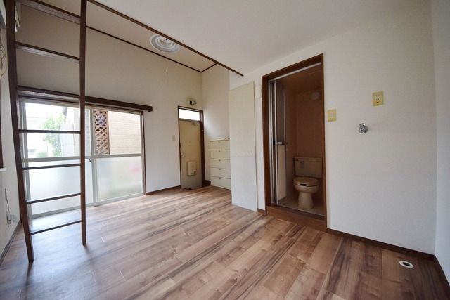 居室・リビング　明るい室内