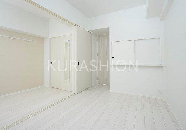 居室・リビング　フローリングの色味は部屋によって異なります。