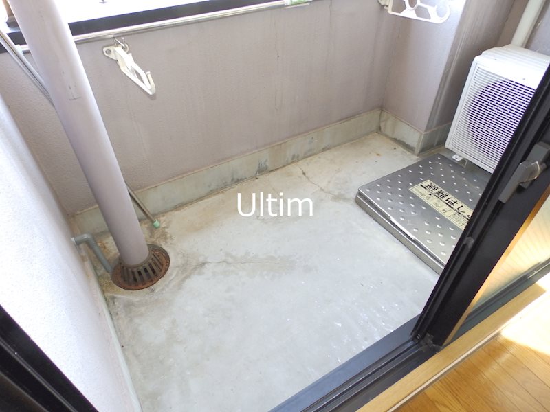 バルコニー　同タイプの別部屋の写真です。