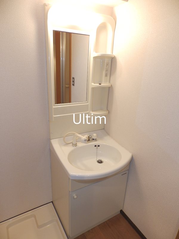 洗面設備　同タイプの別部屋の写真です。