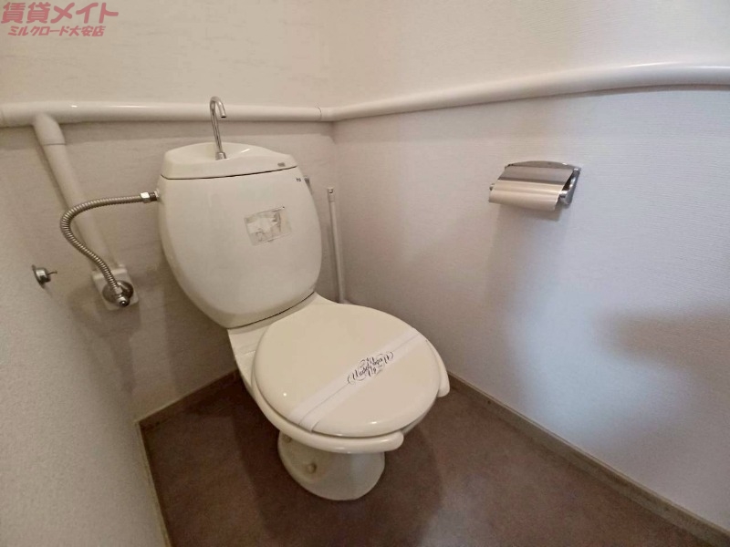 トイレ　同物件別部屋写真