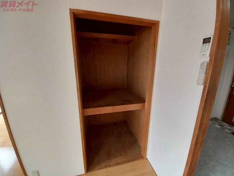 収納　同物件別部屋写真