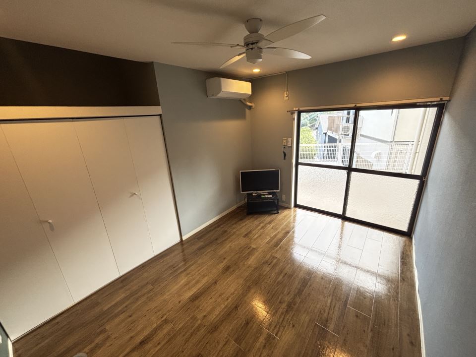 居室・リビング　６畳の洋室です