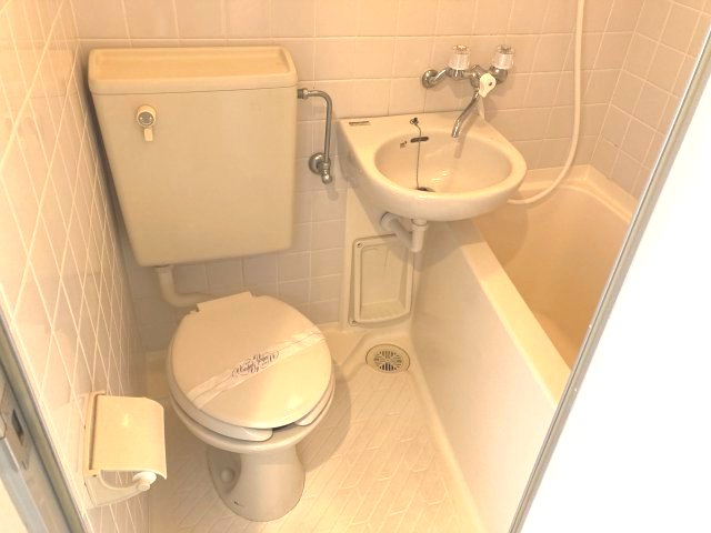 バス・シャワールーム　ユニットタイプのバスルーム