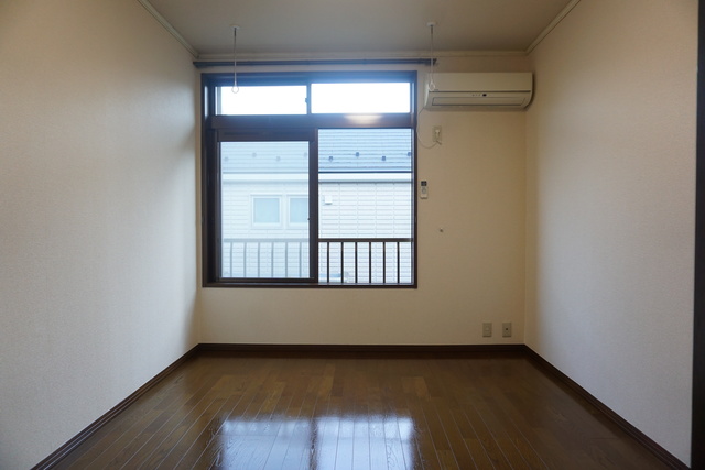 居室・リビング　南向きで日当たり良好なお部屋！暖かな日差しが入ります♪