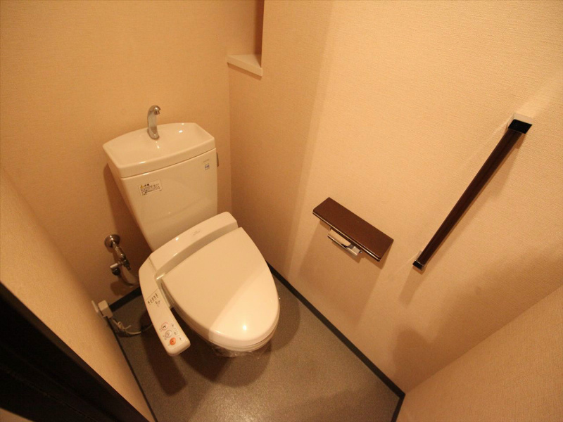 トイレ　温水洗浄暖房便座付トイレ
