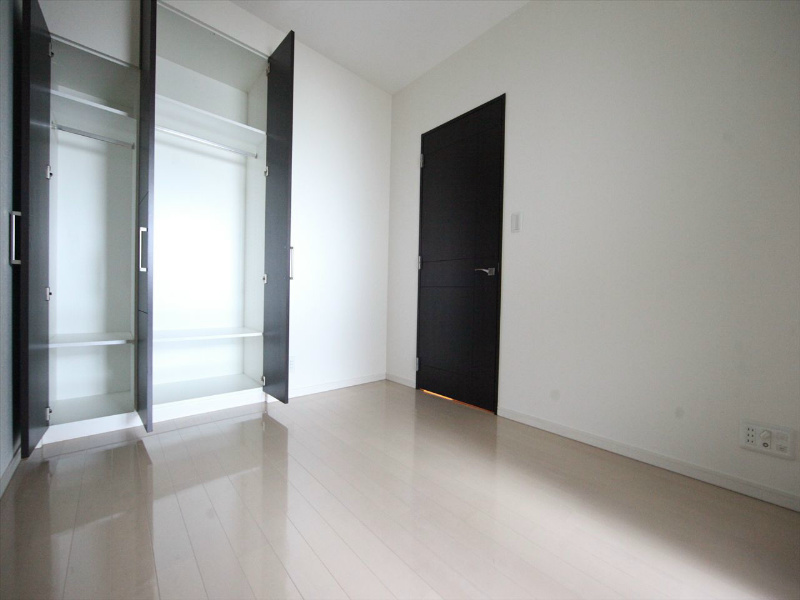 その他　洋室5帖　クローゼット付（収納充実してます）