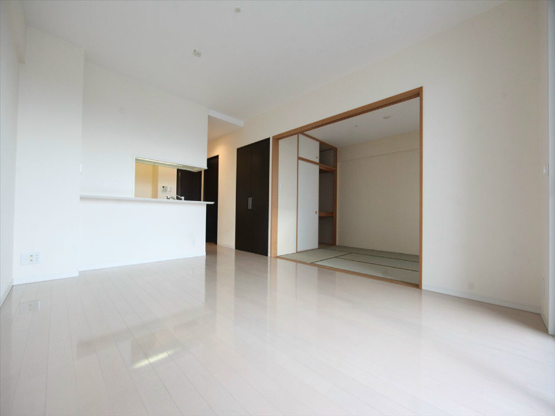 居室・リビング　ＬＤＫ14.3帖　和室6帖とつなげても仕切っても使えます