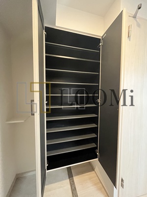 収納　スプランディッド難波III　シューズボックス