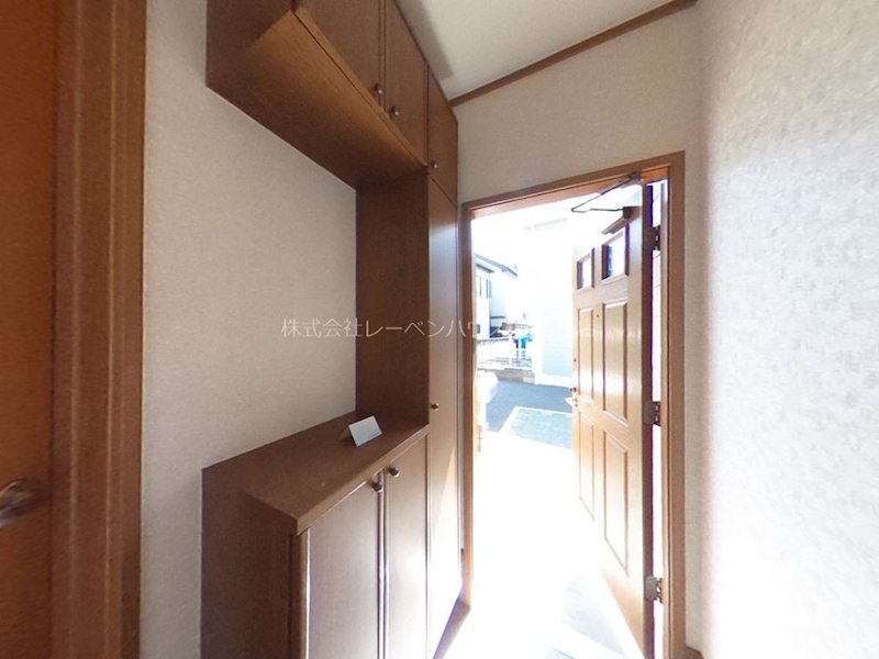 玄関　お部屋探しはレーベンハウス北上尾店へ！