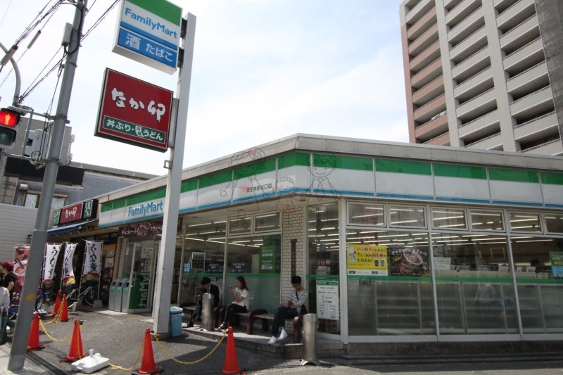 コンビニ　ファミリーマート天王寺駅北口店（コンビニ）まで389m