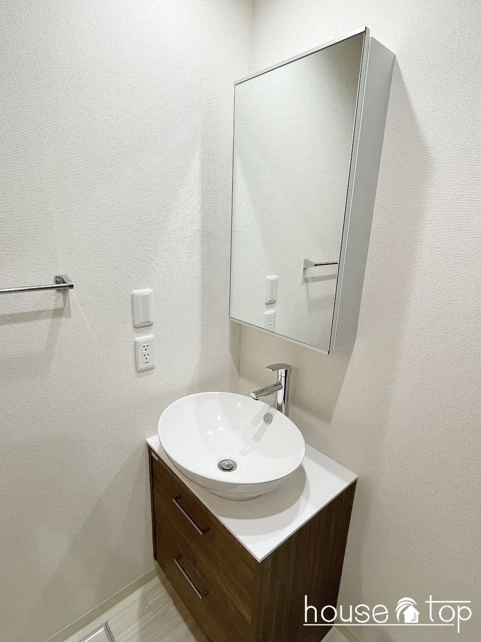 洗面設備　●同社施工事例