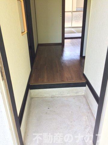 玄関　※過去の室内写真のため現況と異なる場合があります
