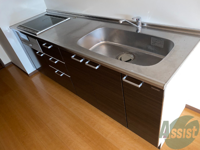 キッチン　キッチンは広くて作業がしやすく、料理が楽しくなります