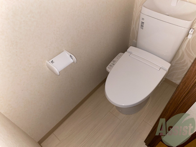 トイレ　ウォシュレット機能がついたトイレです。安心して使用できますね