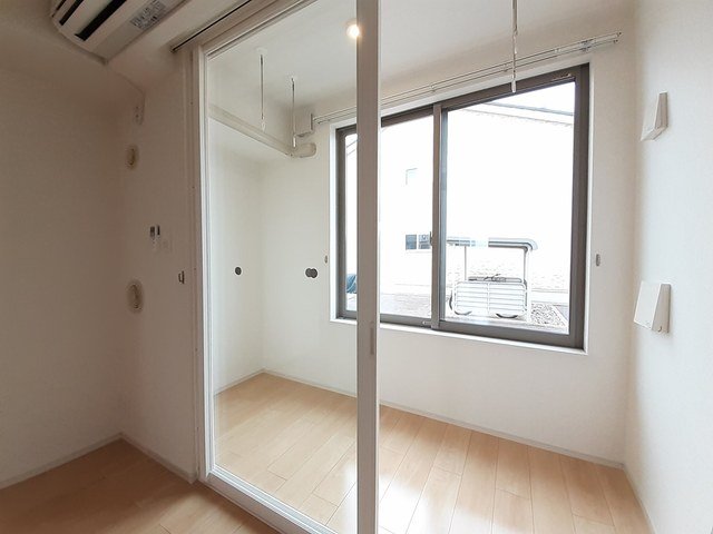 バルコニー　こちらサンルームになります