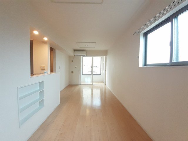 居室・リビング　こちらのリビングで趣味の時間をお楽しみください