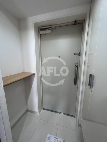 玄関　アスリート江坂II番館　玄関