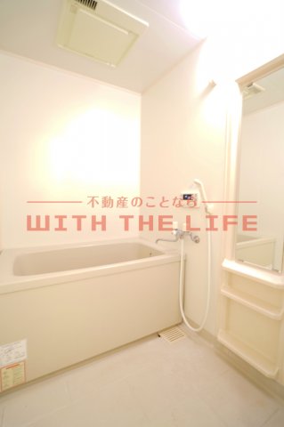 バス・シャワールーム　コンパクトで使いやすいお風呂です