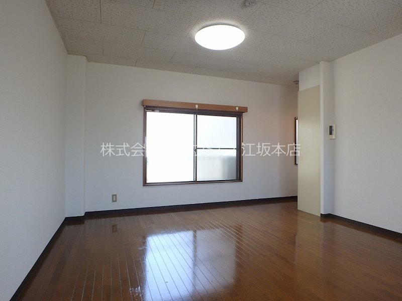 居室・リビング　広々８帖