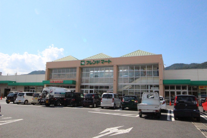 スーパー　フレンドマート（スーパー）まで720m