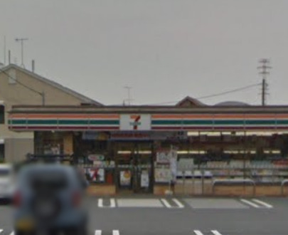 コンビニ　セブンイレブン（コンビニ）まで589m