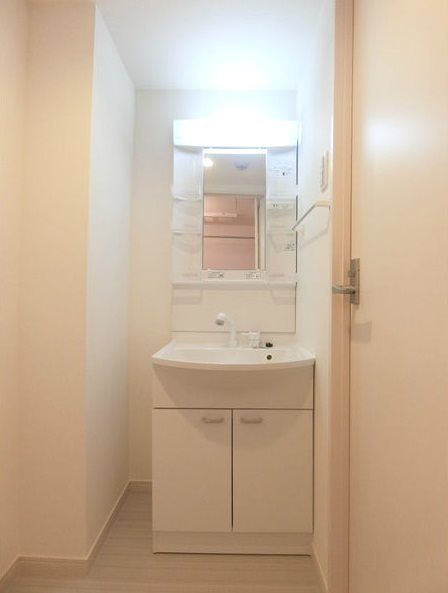 洗面設備　脱衣所　独立洗面台（シャンプードレッサー付）