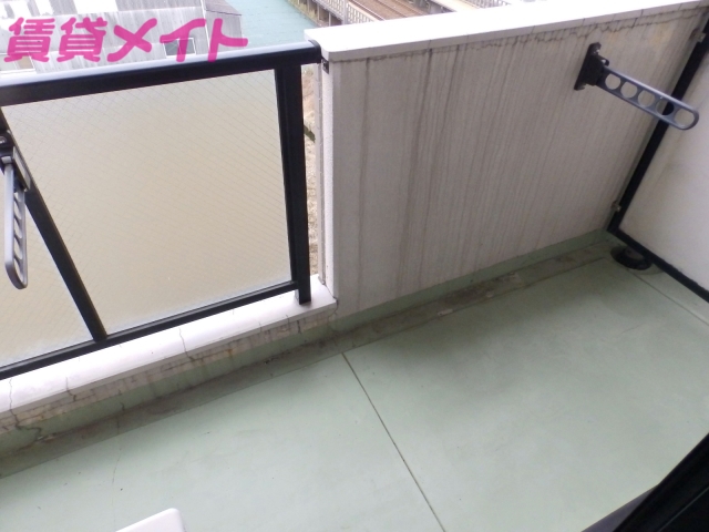 バルコニー　バルコニー同物件の別部屋のモデル写真となります