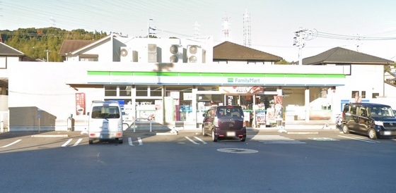 コンビニ　ファミリーマート日永西四丁目店（コンビニ）まで504m