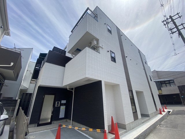 建物外観　建設中