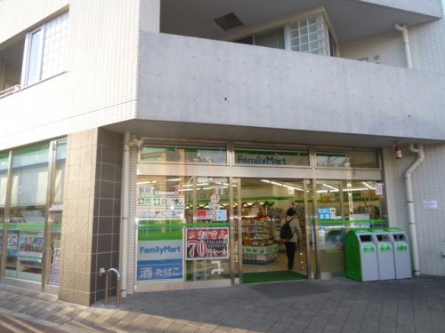 コンビニ　ファミリーマート世田谷喜多見店（コンビニ）まで645m