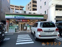 コンビニ　ファミリーマート那古野南店（コンビニ）まで733m