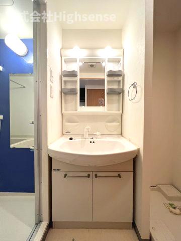 洗面設備　スペースが確保できる洗面所です